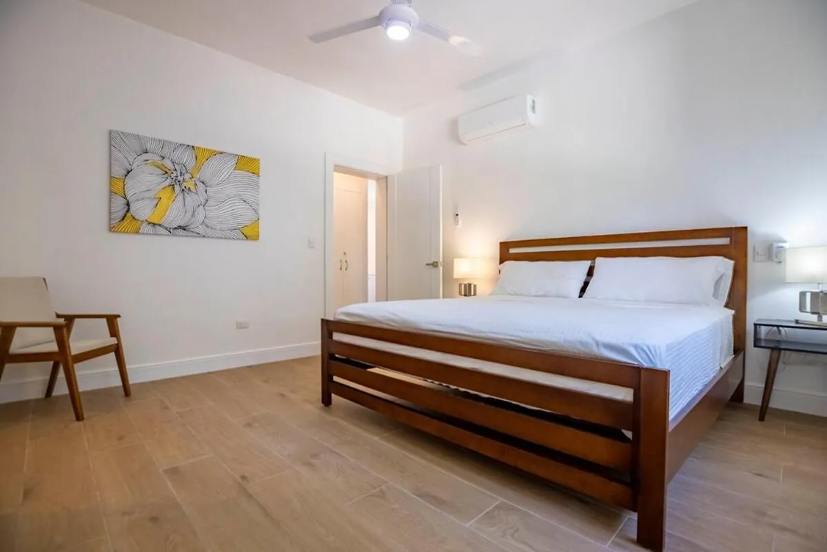 Perla Marina Beachside Apartment Bombita