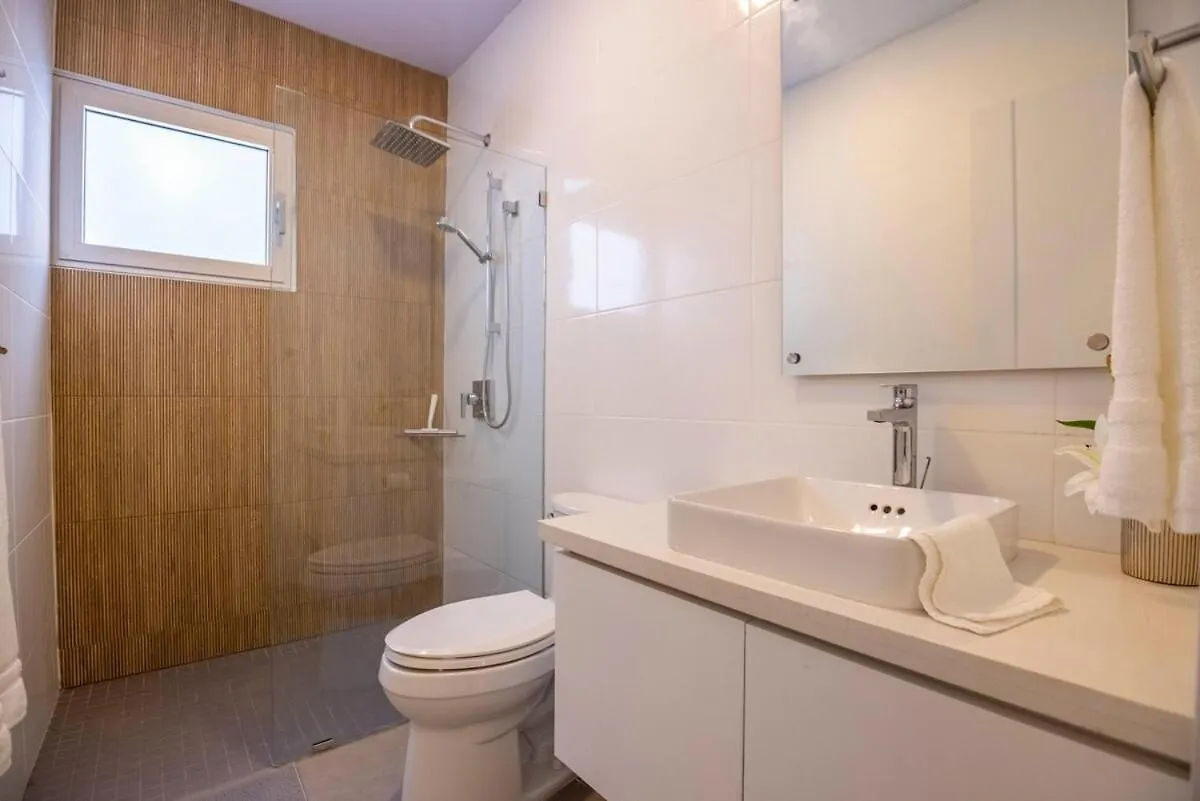 Perla Marina Beachside Apartment Bombita