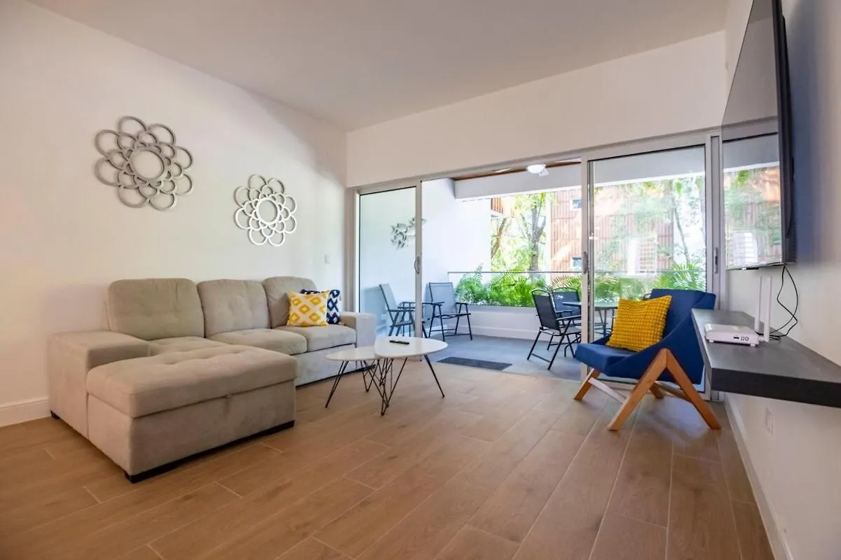 Perla Marina Beachside Apartment kontakter